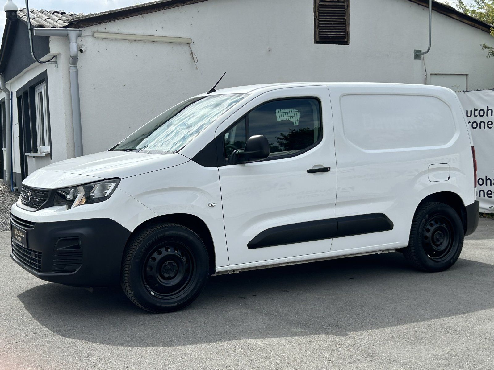 Peugeot Partner 1.5 BlueHDi - Samsaru's Car Outlet