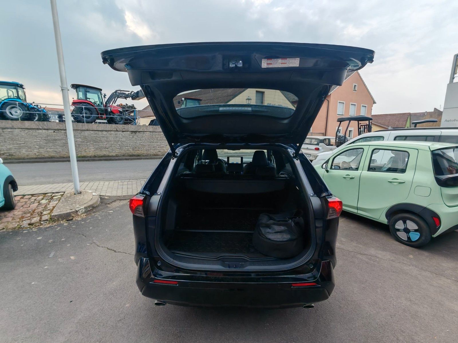Toyota RAV 4 Plug-in Hybrid 4x4 Teamplayer Neu