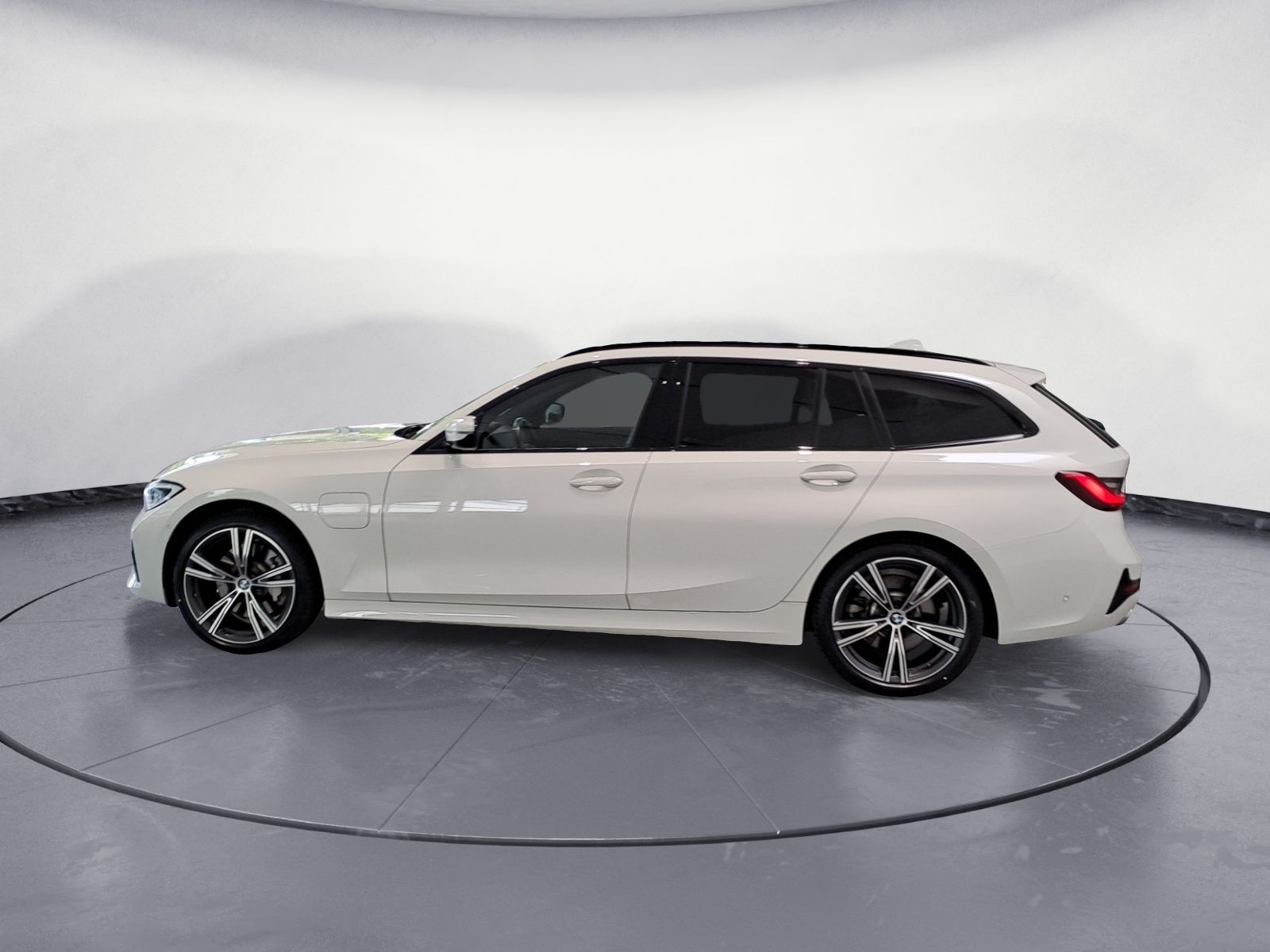 BMW 330e xDrive Touring Sport Line - Samsaru's Car Outlet