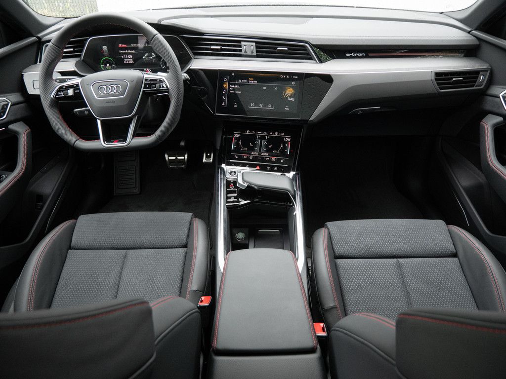 Audi Q8 S line 50 e-tron quattro - Samsaru's Car Outlet