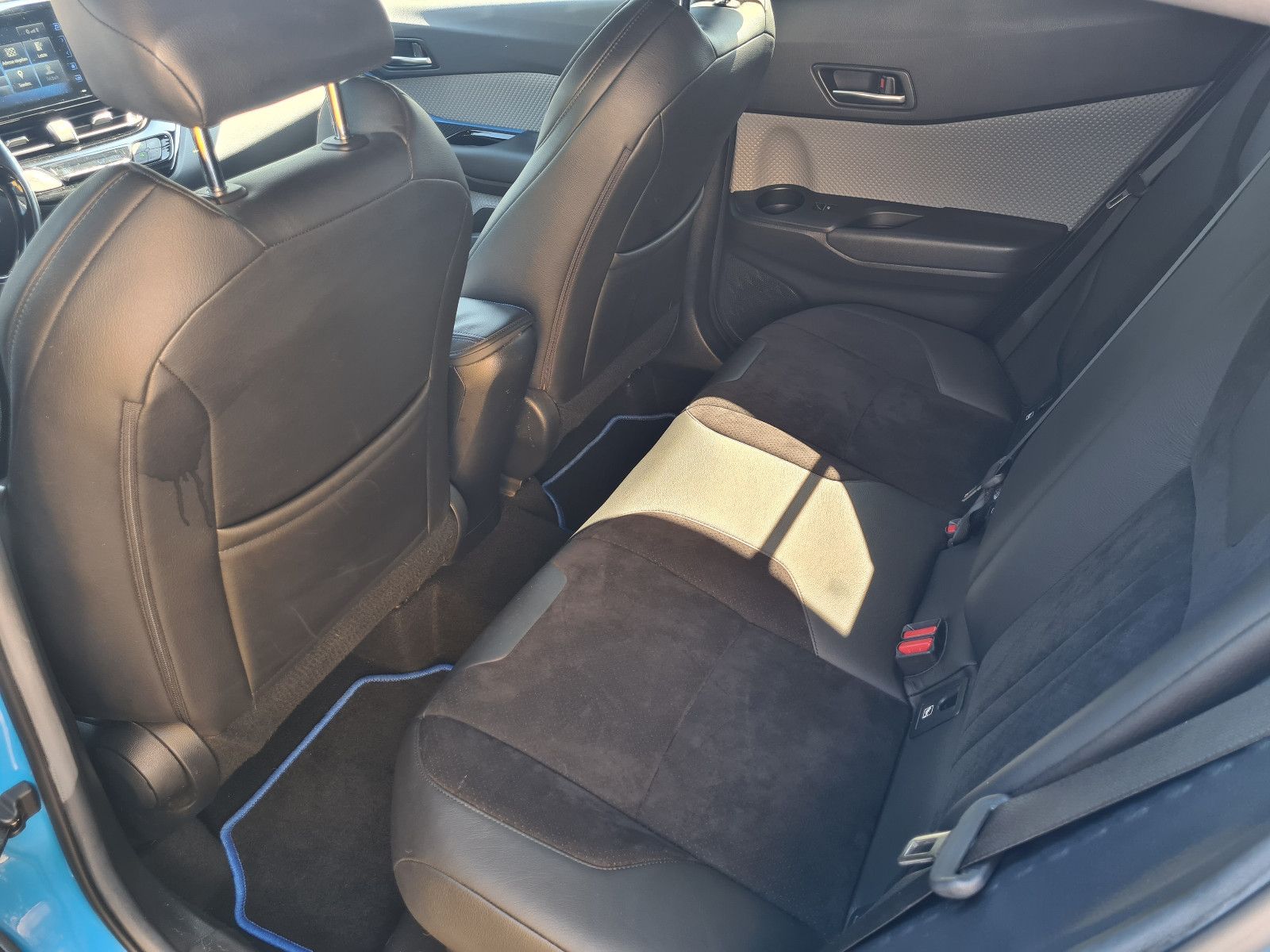 Toyota C-HR Hybrid Style - Samsaru's Car Outlet