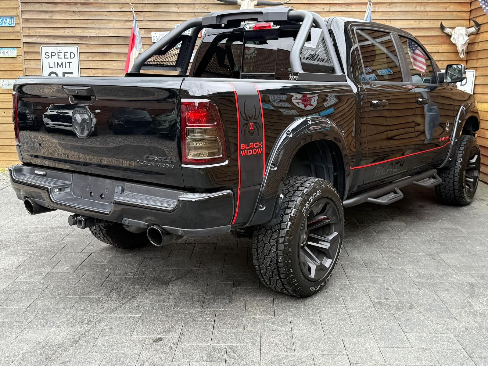 Dodge RAM 1500 6´´ BLACK WIDOW 5.7L 12´´ LED