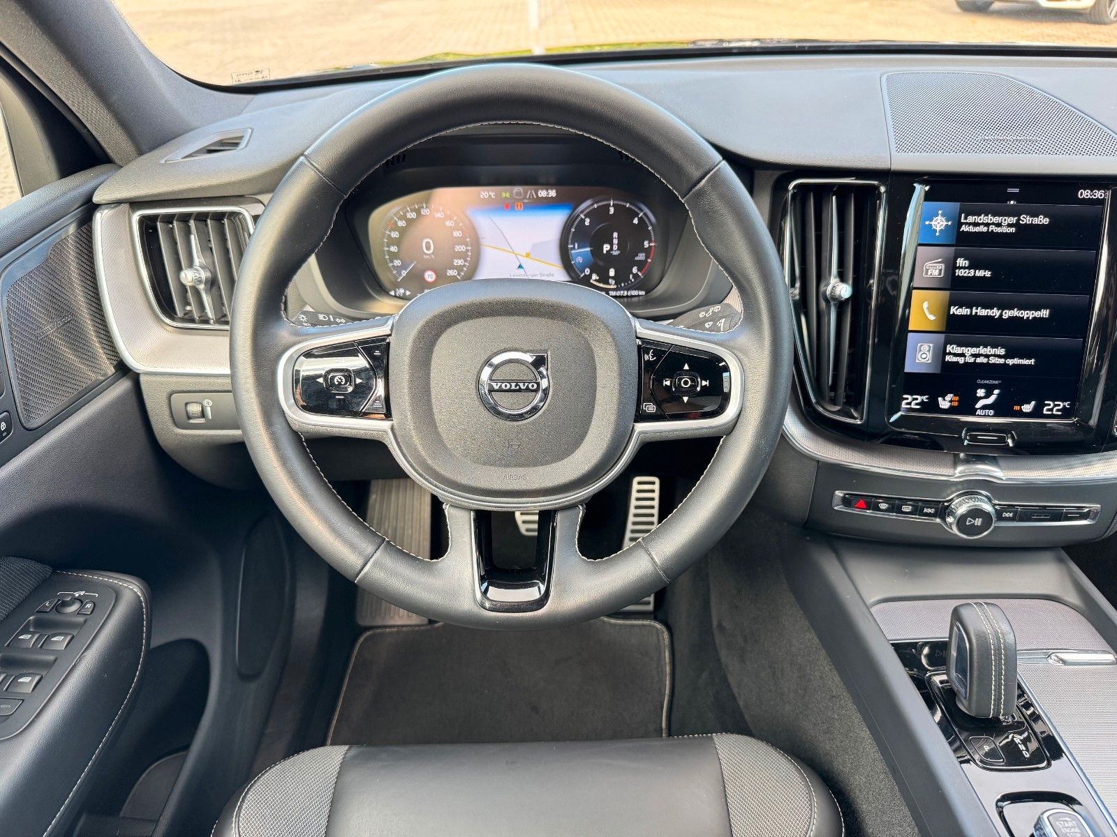 Volvo XC60 B5 D AWD R-DESIGN - Samsaru's Car Outlet
