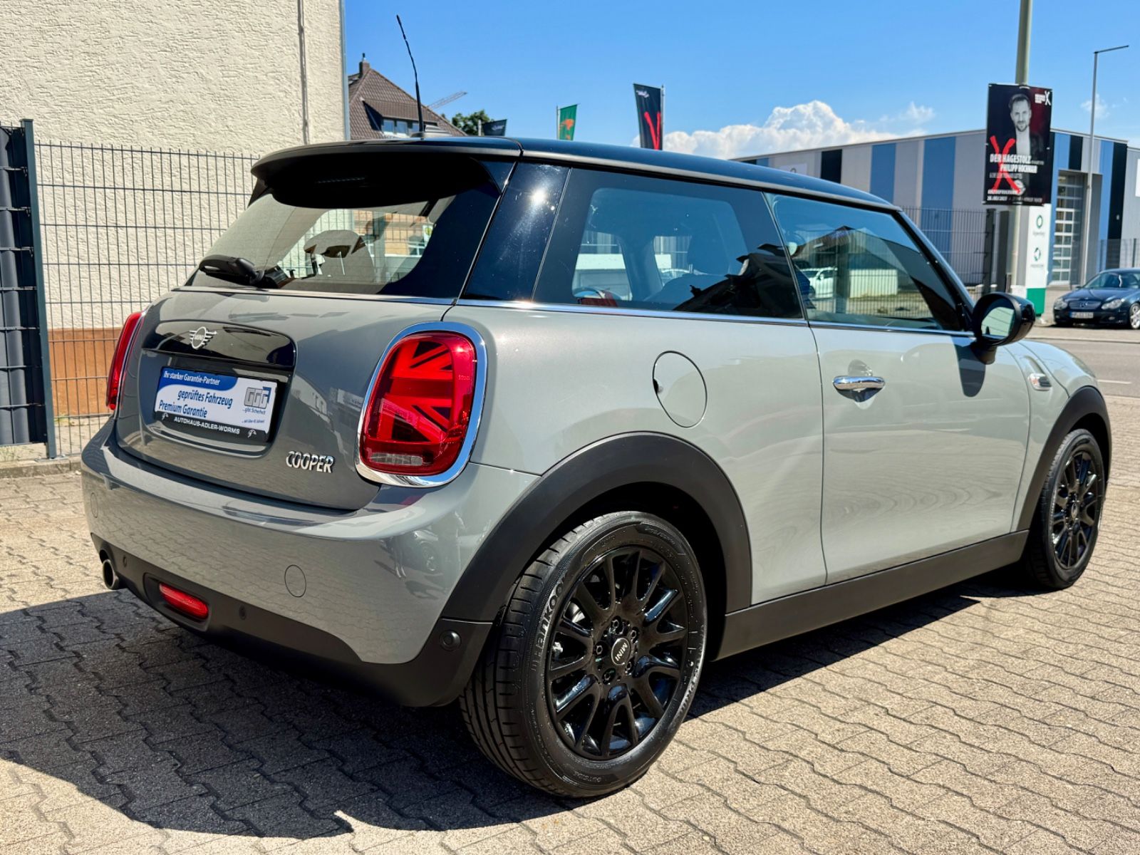 MINI COOPER 1.5 PEPPER - Samsaru's Car Outlet
