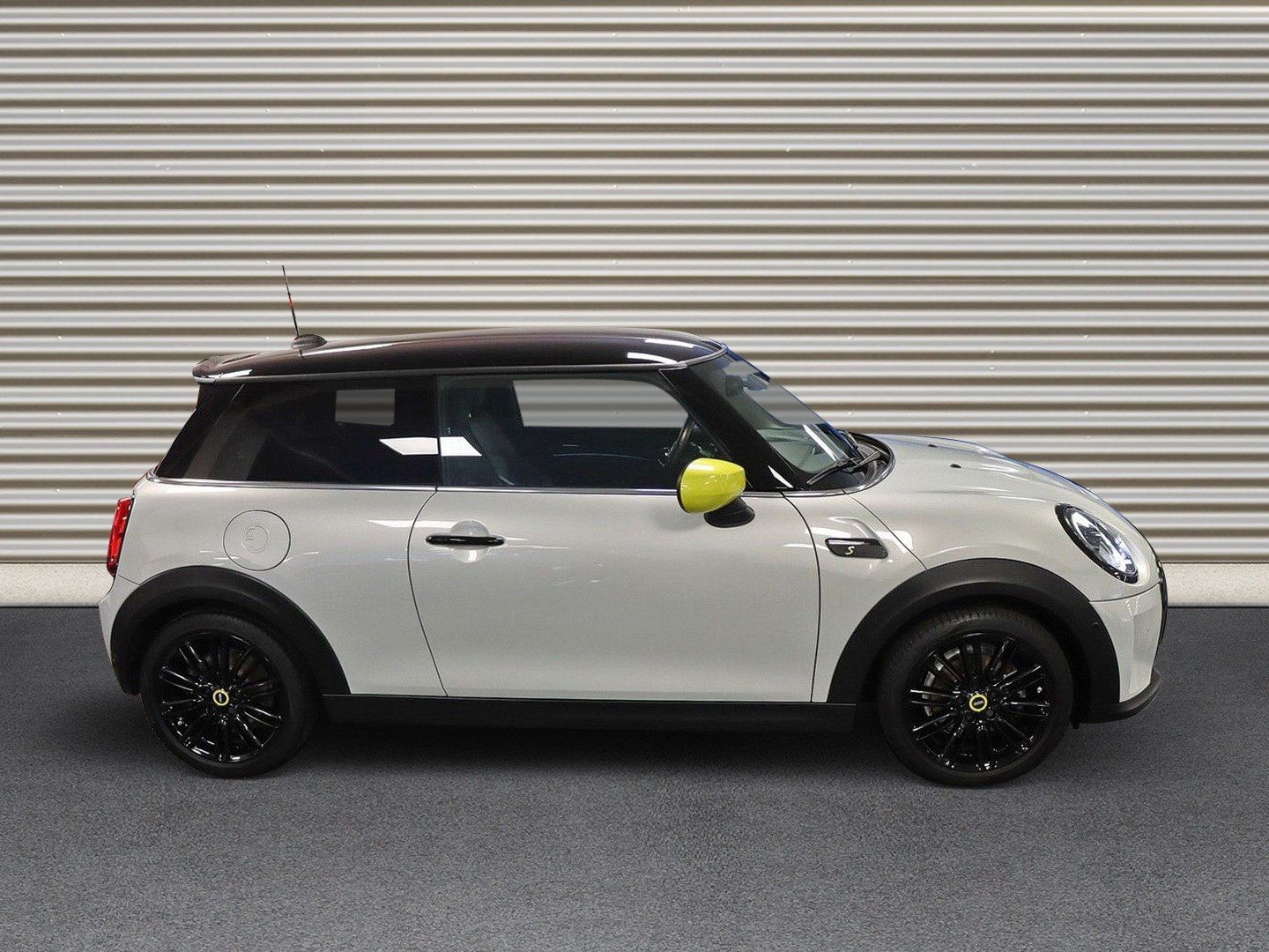MINI Cooper SE Classic - Samsaru's Car Outlet
