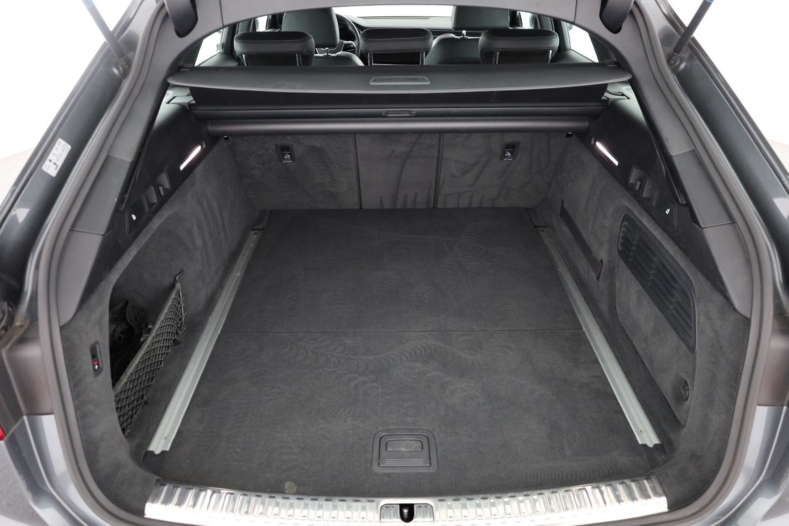 Audi A6 Avant 40 TDI quattro S line - Samsaru's Car Outlet