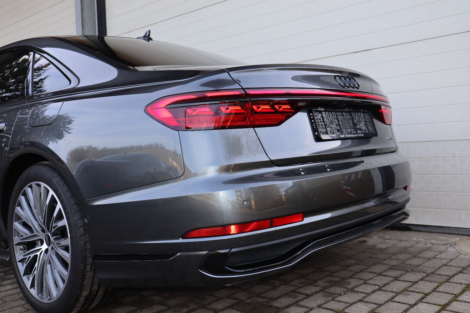 Audi A8L 60 TFSI e lang exclusive S-Line - Samsaru's Car Outlet