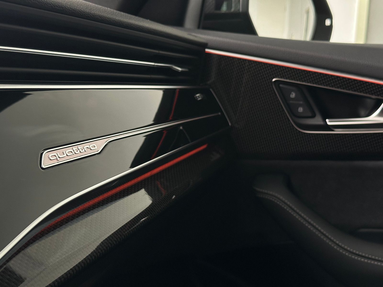 Audi Q8 50 TDI qu. tipt. S LINE COMP+AIR+AHZV+HD+B&O