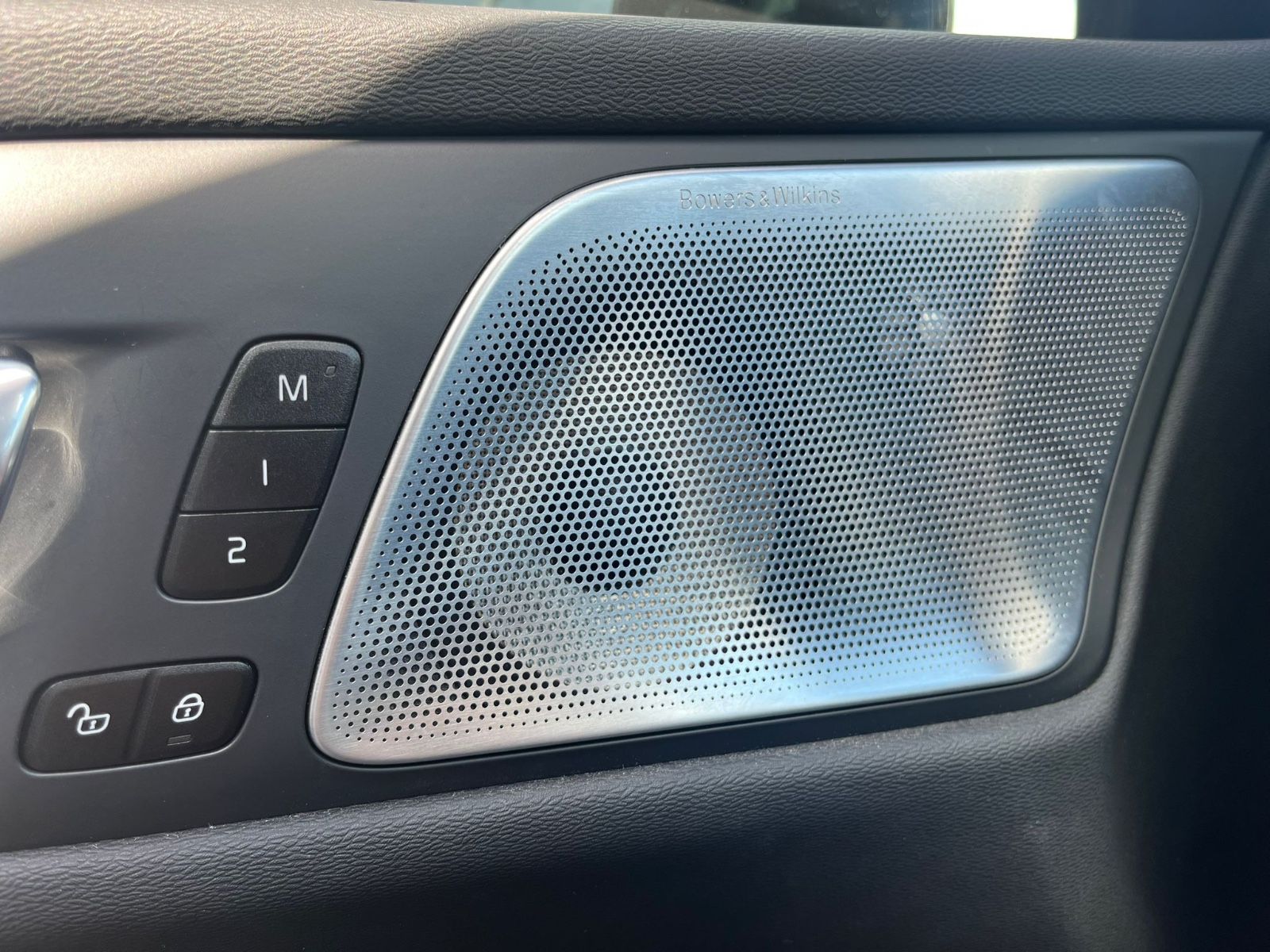 Volvo V60 T8 AWD Recharge Ultimate Dark Auto