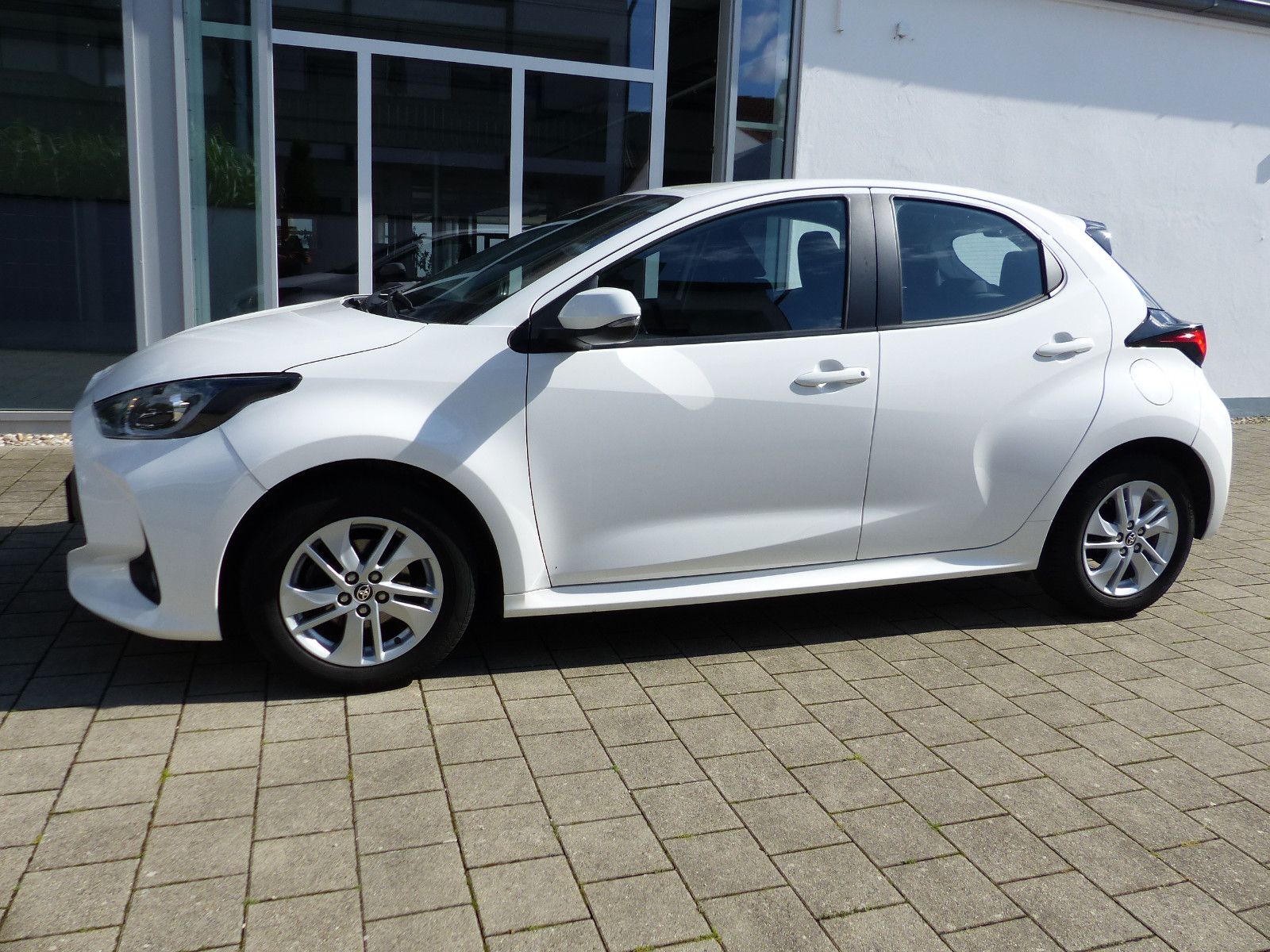 Toyota Yaris 1.5 VVT-iE Automatik Comfort - Samsaru's Car Outlet