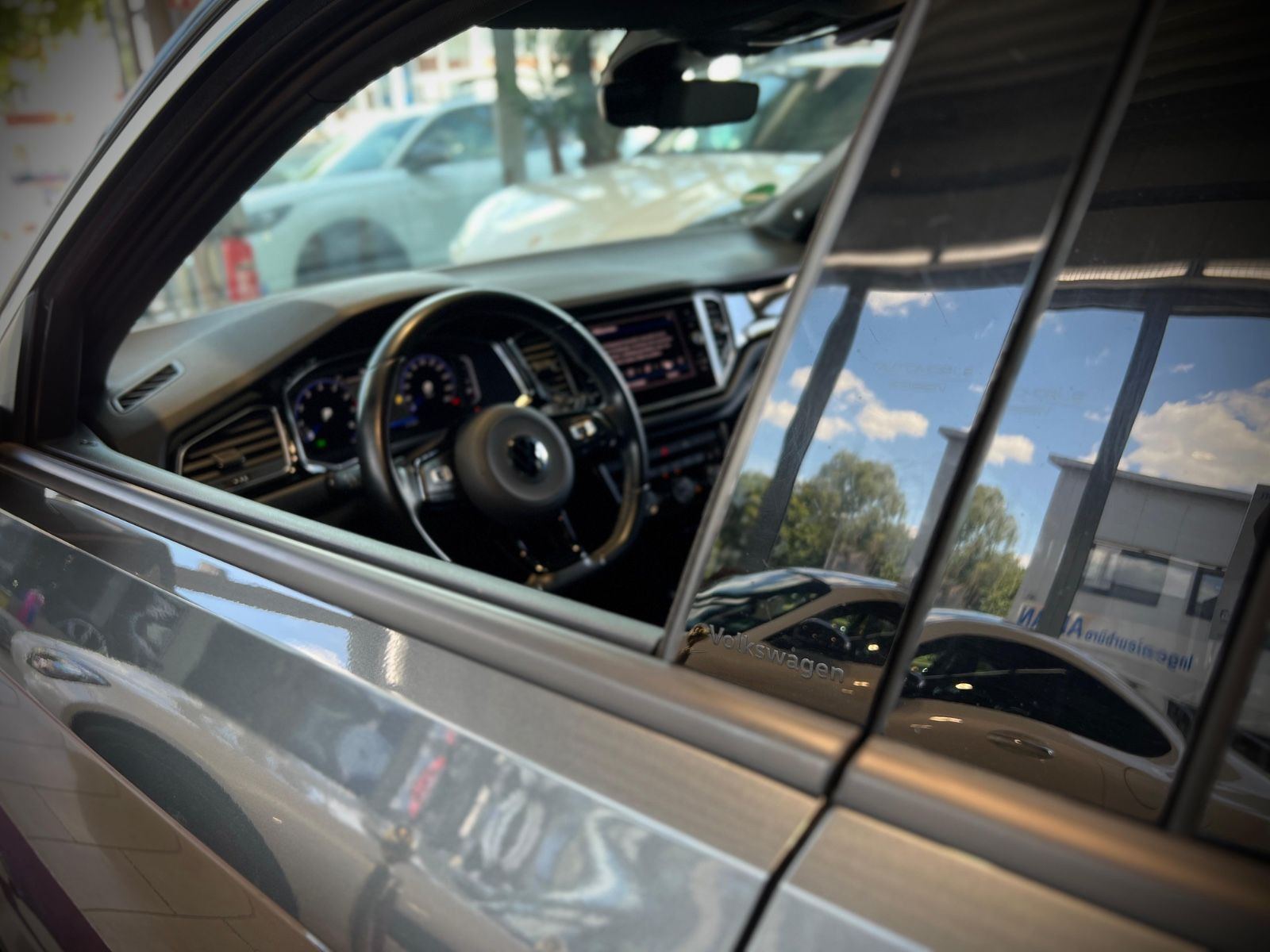 Volkswagen T-Roc R 4Motion - Samsaru's Car Outlet