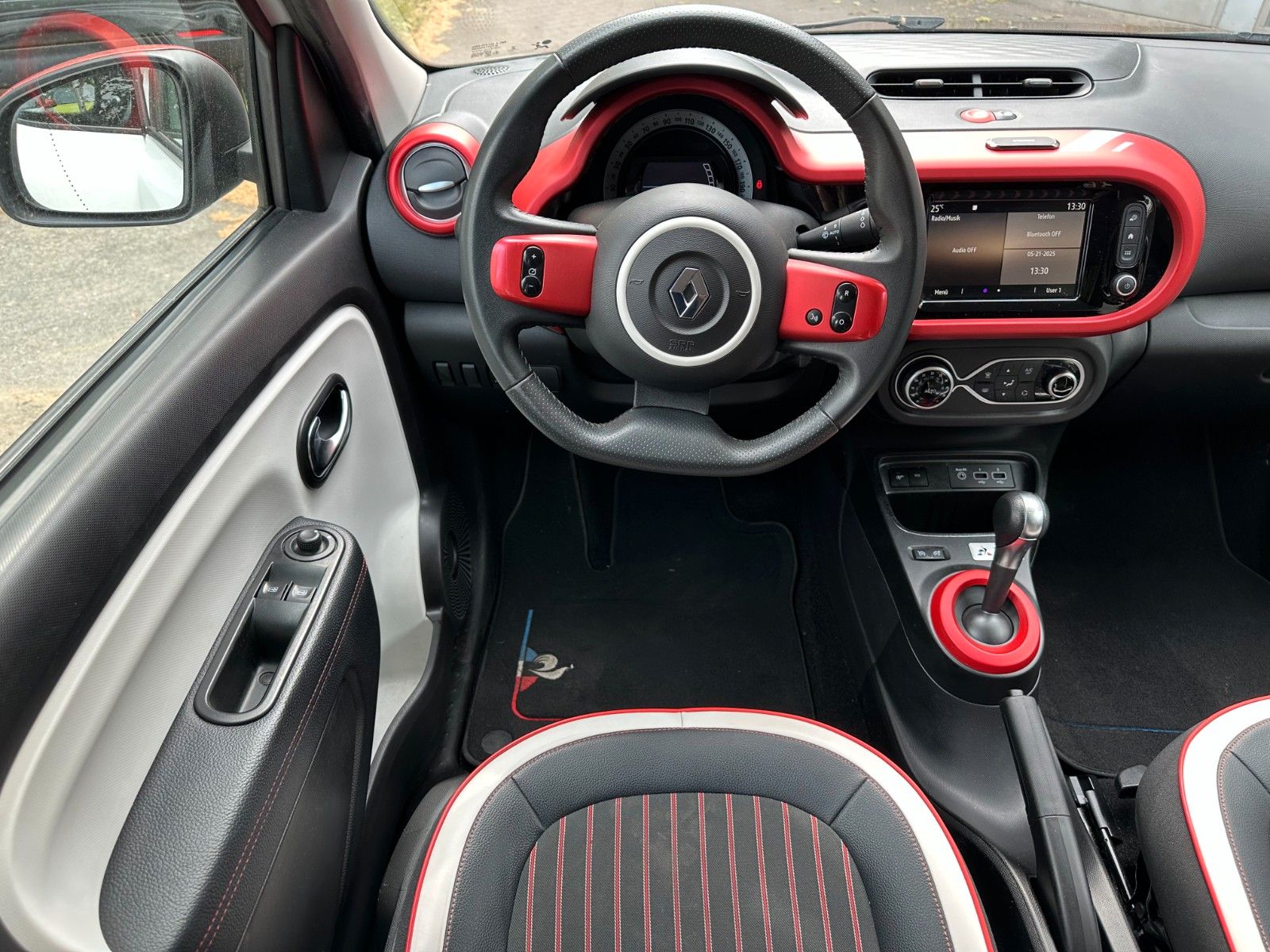 Renault Twingo TCe90 - Samsaru's Car Outlet