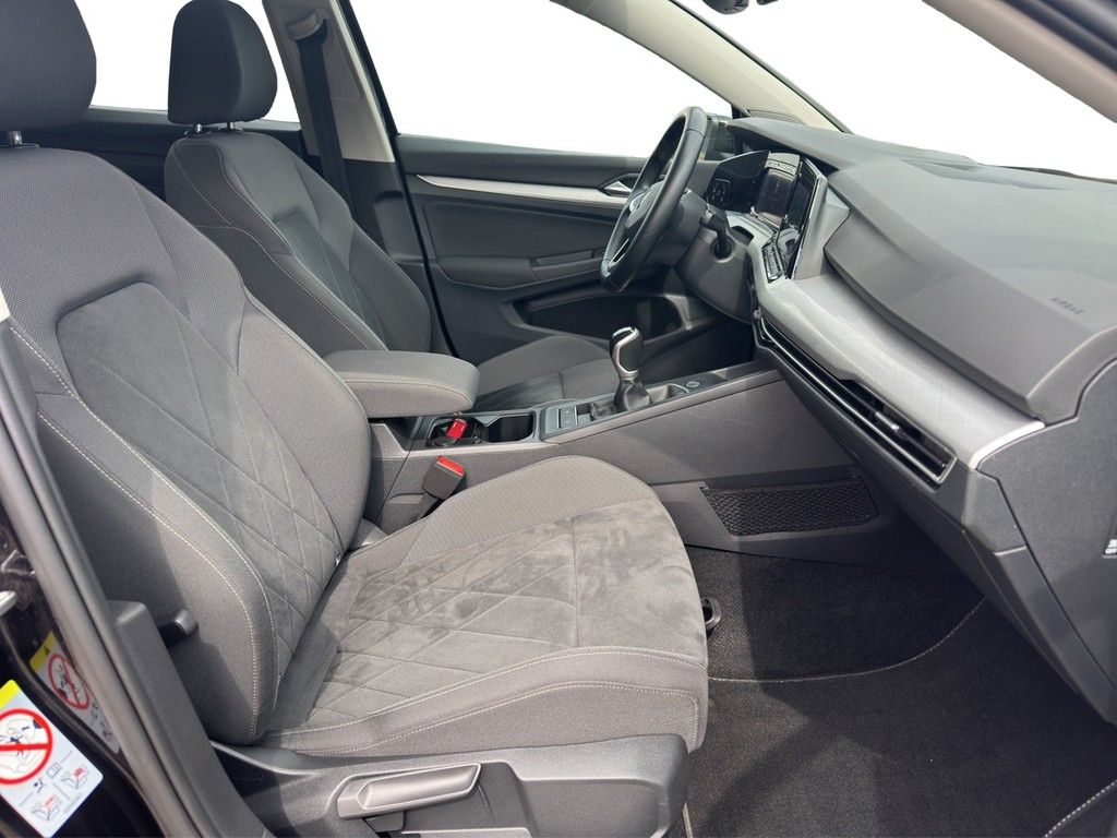 Volkswagen Golf VIII Variant 2.0 TDI Life - Samsaru's Car Outlet