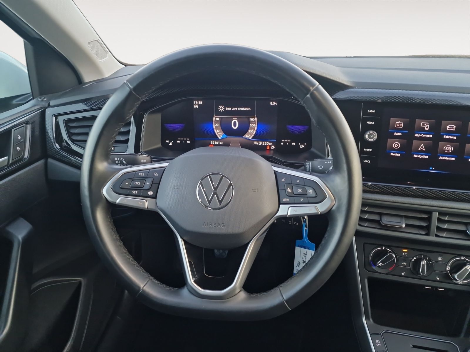Volkswagen Taigo 1.0 TSI Life - Samsaru's Car Outlet