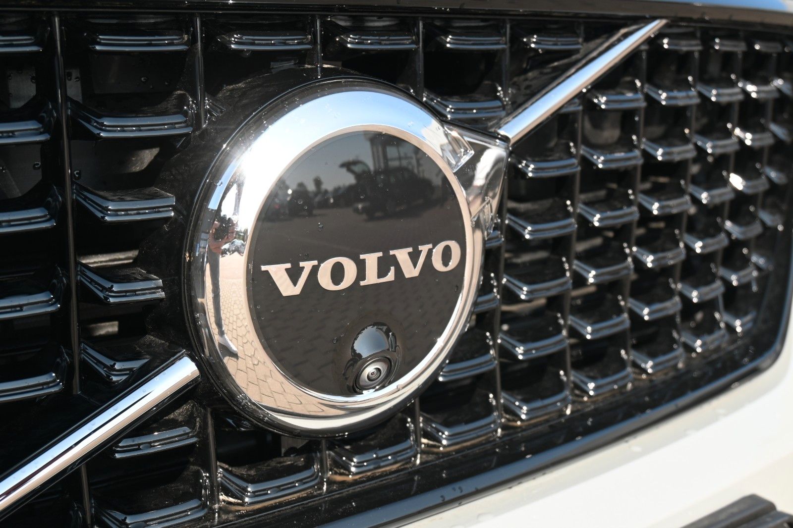 Volvo XC40 B4 DKG Plus Dark*FSHZG*360°*ACC*AHK