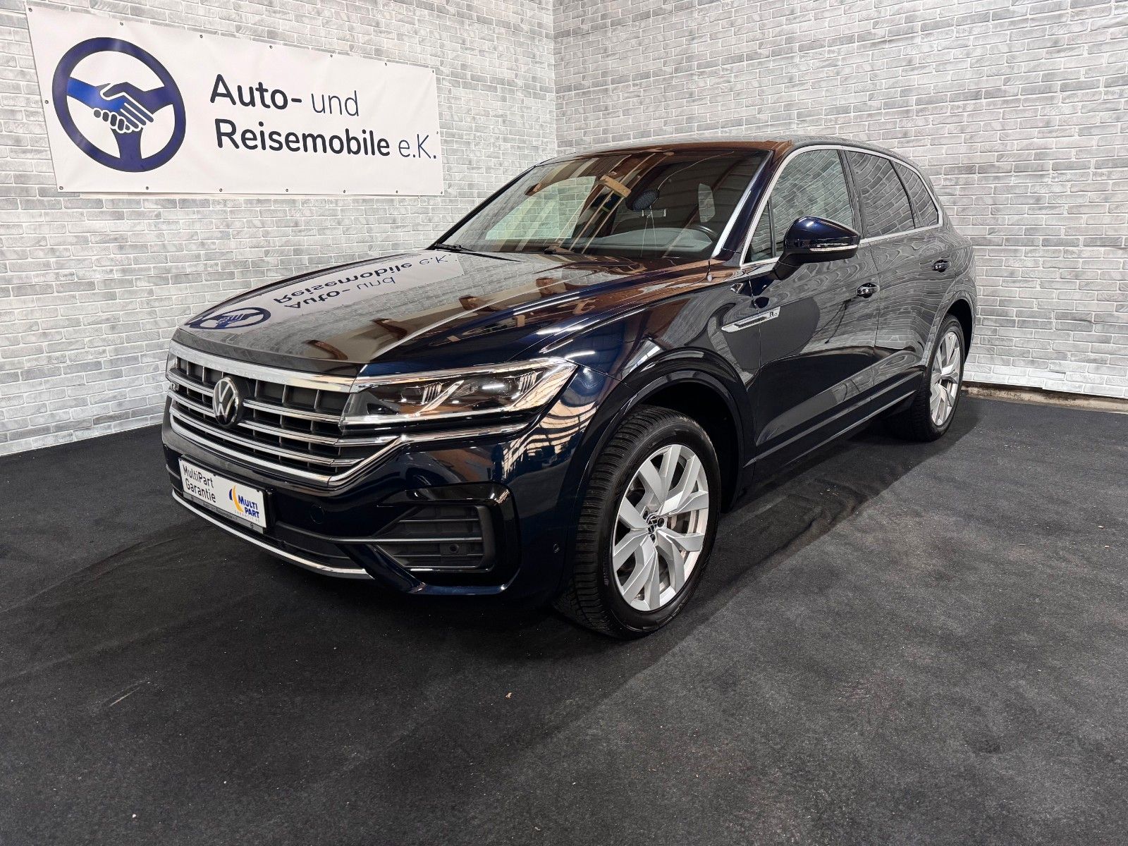 Volkswagen Touareg 3.0 TDI R-Line 4Motion - Samsaru's Car Outlet