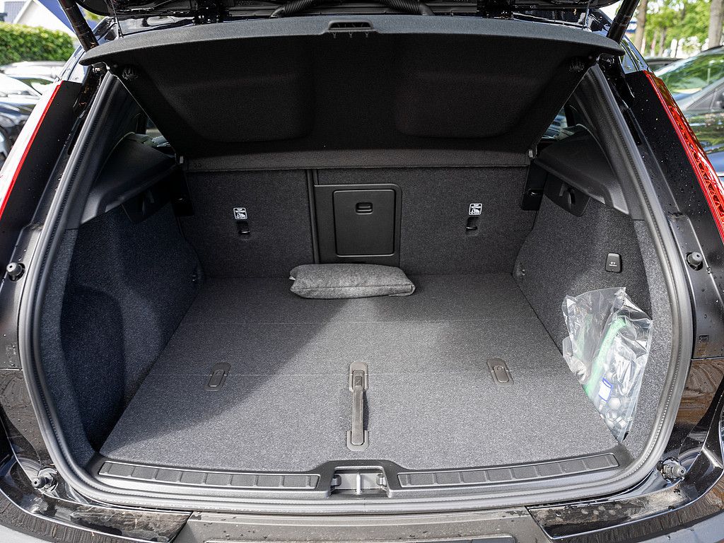 Volvo XC40 B3 Ultra Black Edition AHK PANO 360°