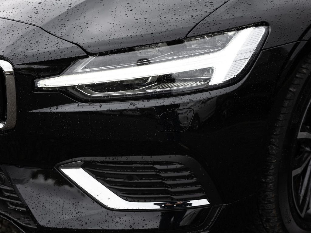 Volvo V60 2.0 Core Recharge Plug-In Hybrid AWD 1.Hand