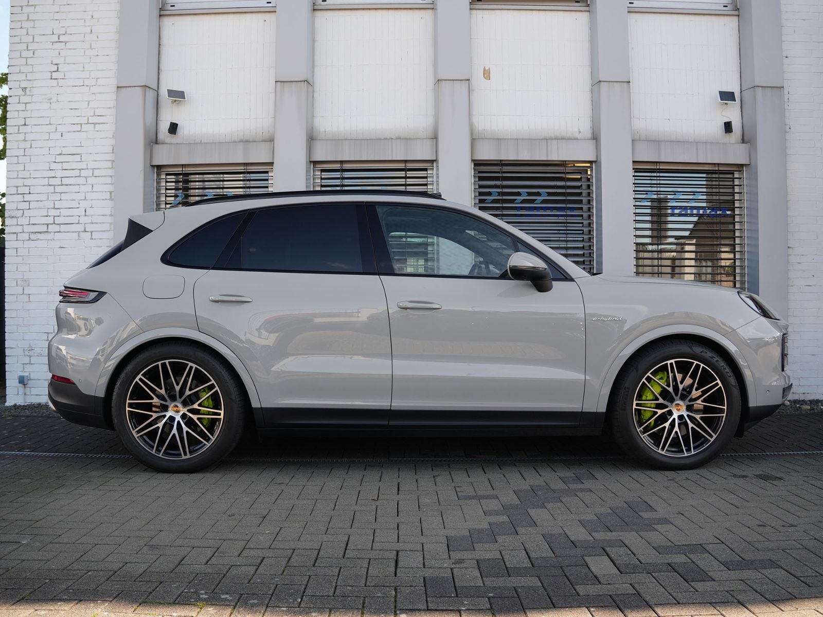 Porsche E-Hybrid INNODRIVE-LUFTF.-PANO-AHK-MASSAGE-VOLL