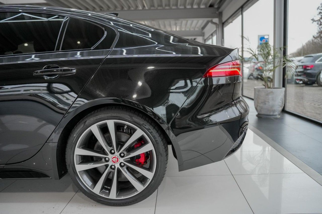 Jaguar XE 2.0 R-Dynamic Black AWD NAVI Matrix LED RFK