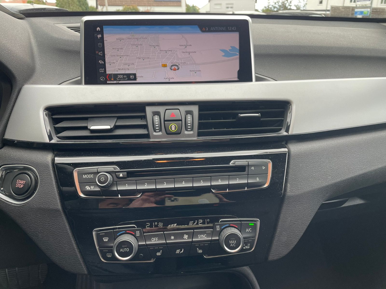 BMW X1 xDrive 25 e Advantage Automatik - Samsaru's Car Outlet
