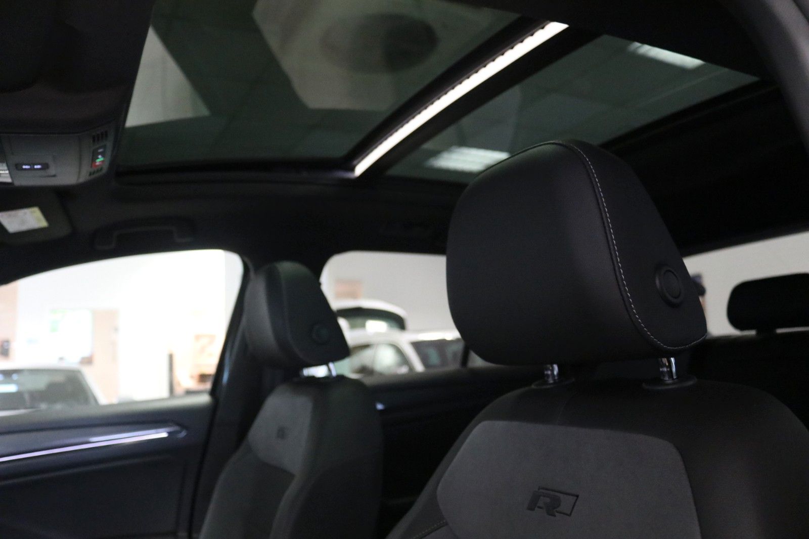 Volkswagen T-Roc Sport 4M R-Line - Samsaru's Car Outlet