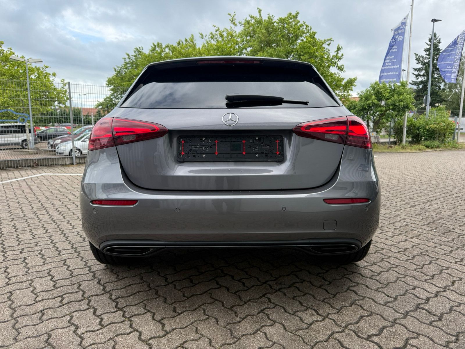 Mercedes-Benz A200 - Samsaru's Car Outlet