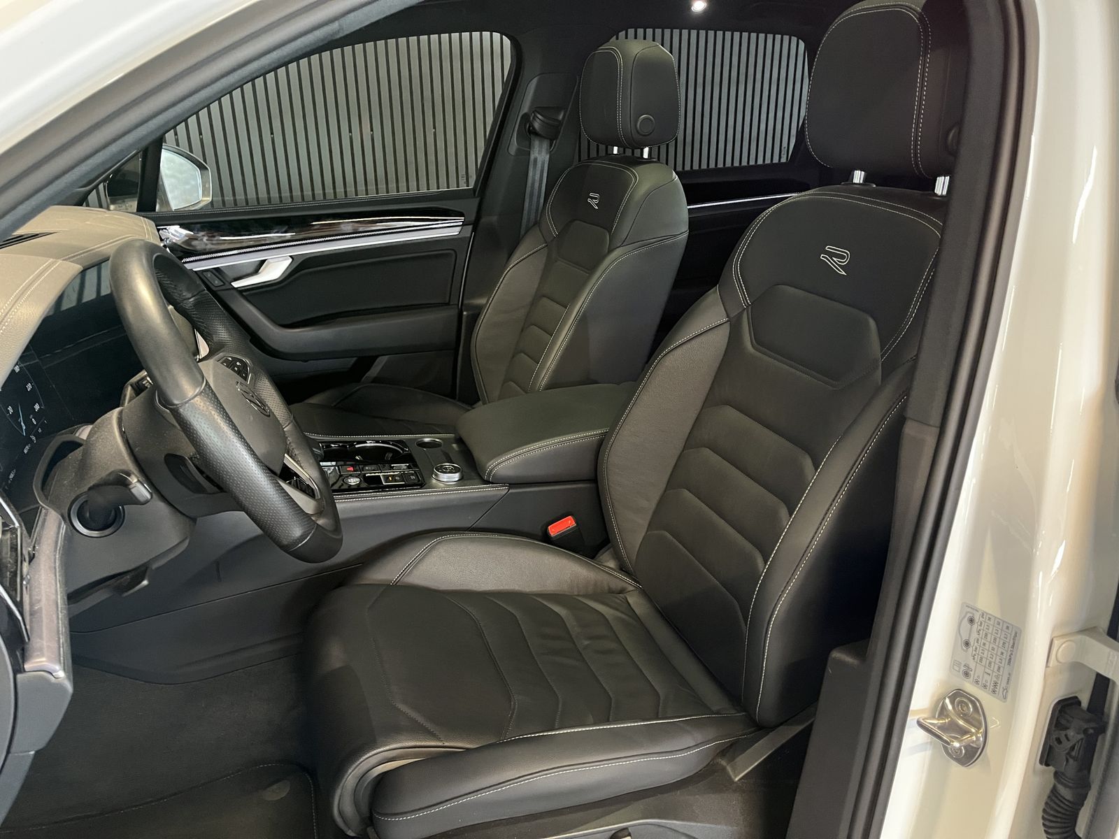 Volkswagen Touareg 3.0 TDI V6 4M R-Line/AHK/PANO/HUD/ACC/20