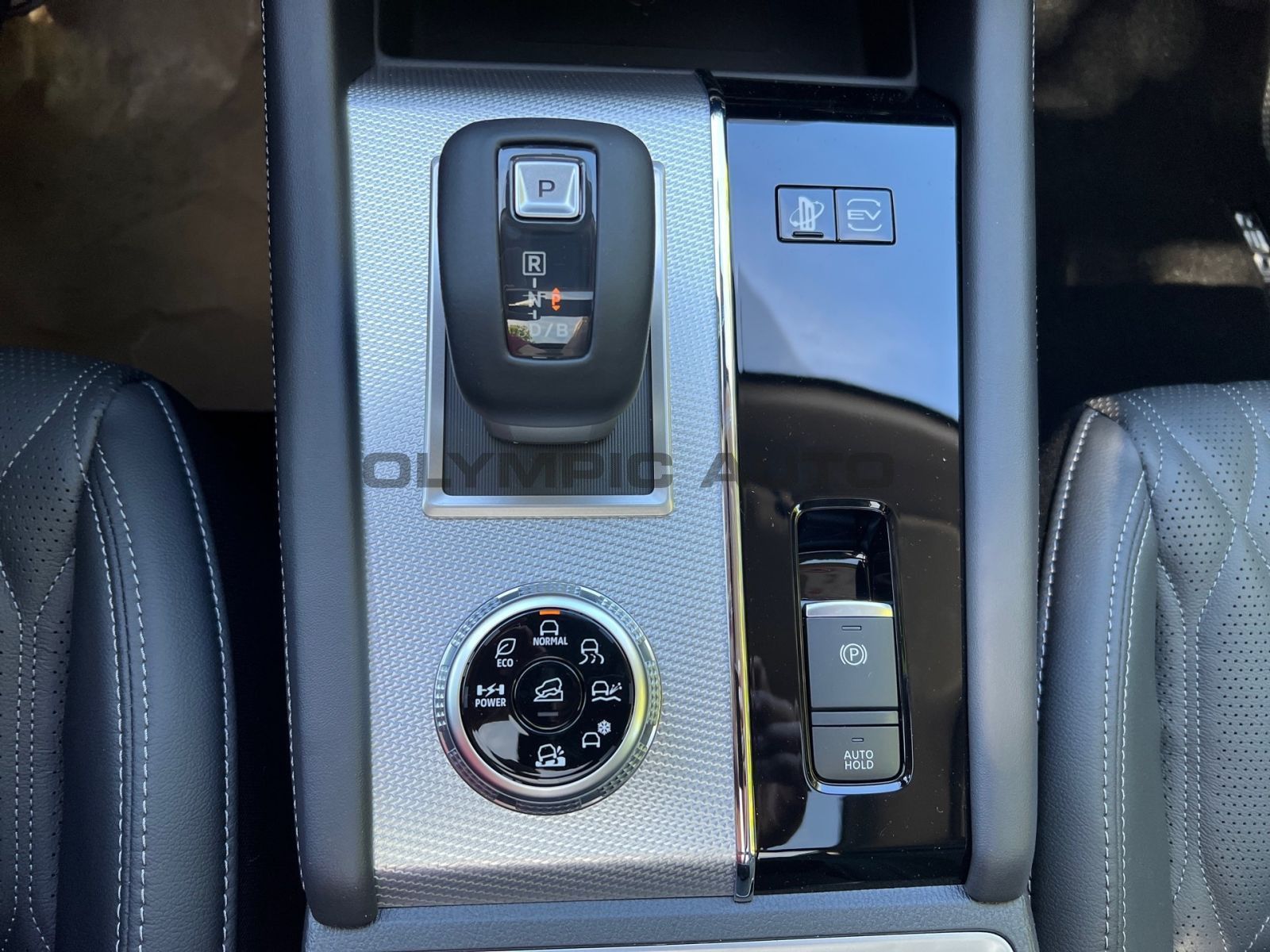Mitsubishi Plug-In Hybrid Outlander Top  4WD LEDER STANDHZG