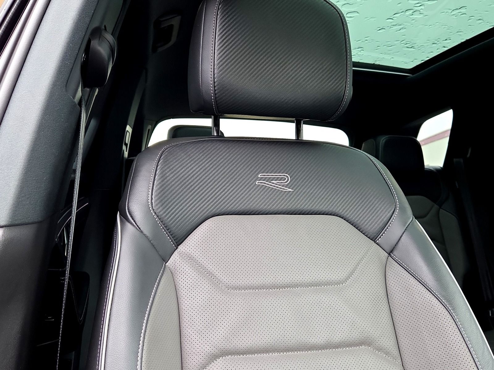 Volkswagen Touareg R-Line 4M PANO/HUD/IQ.LIGHT/21 ZOLL