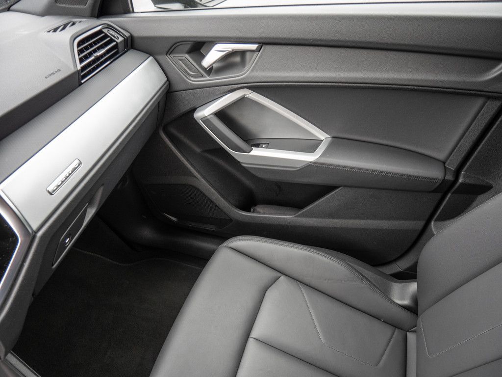 Audi Q3 40 TFSI quattro advanced - Samsaru's Car Outlet