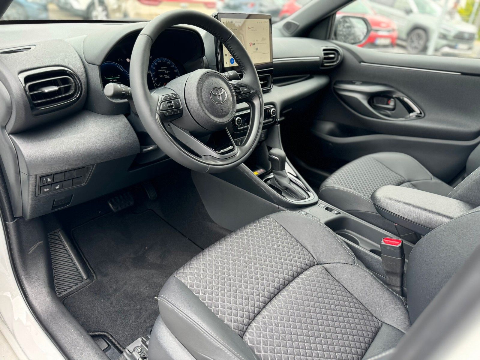 Toyota Yaris Hybrid Style 315 € mtl finanzieren