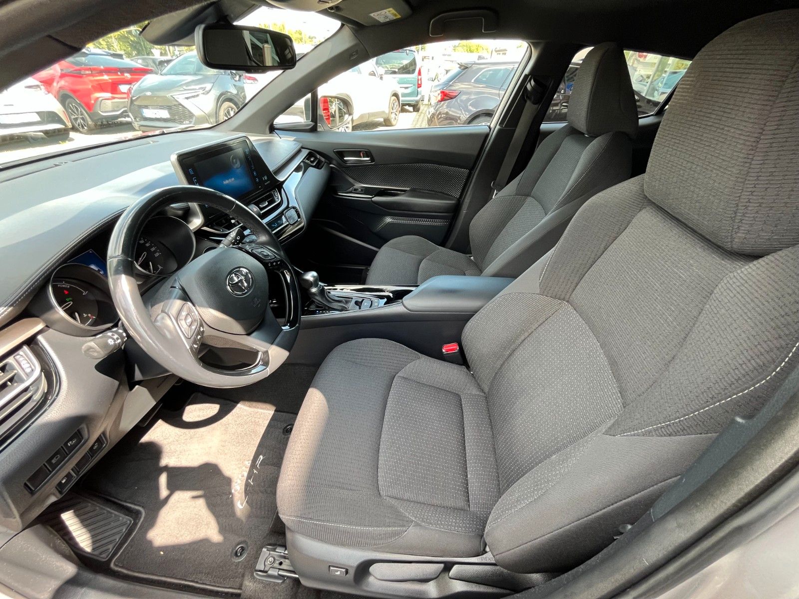 Toyota C-HR Hybrid - Samsaru's Car Outlet