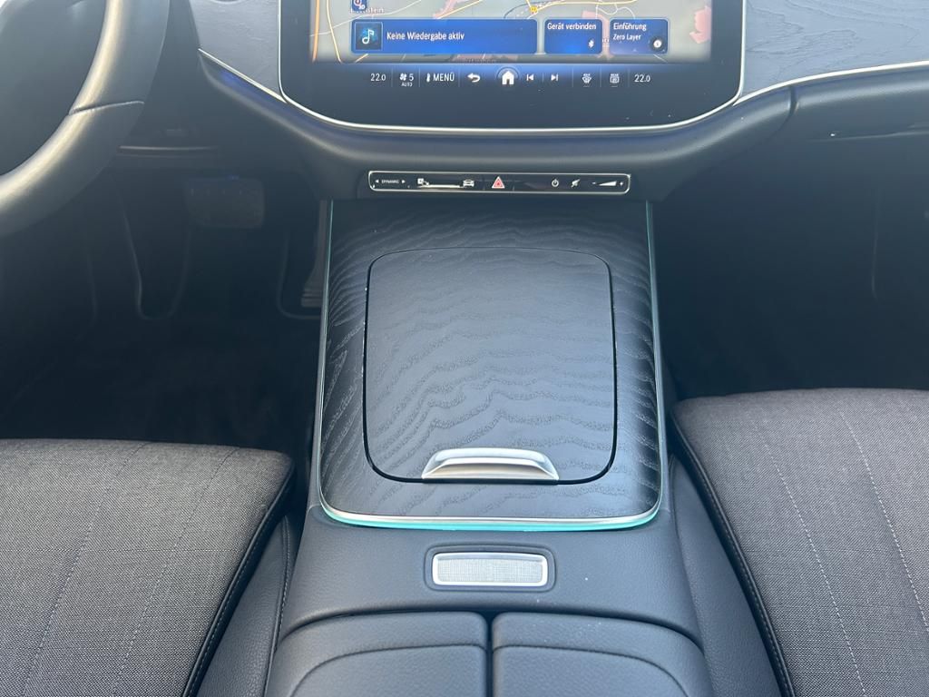 Mercedes-Benz E 200 - Samsaru's Car Outlet
