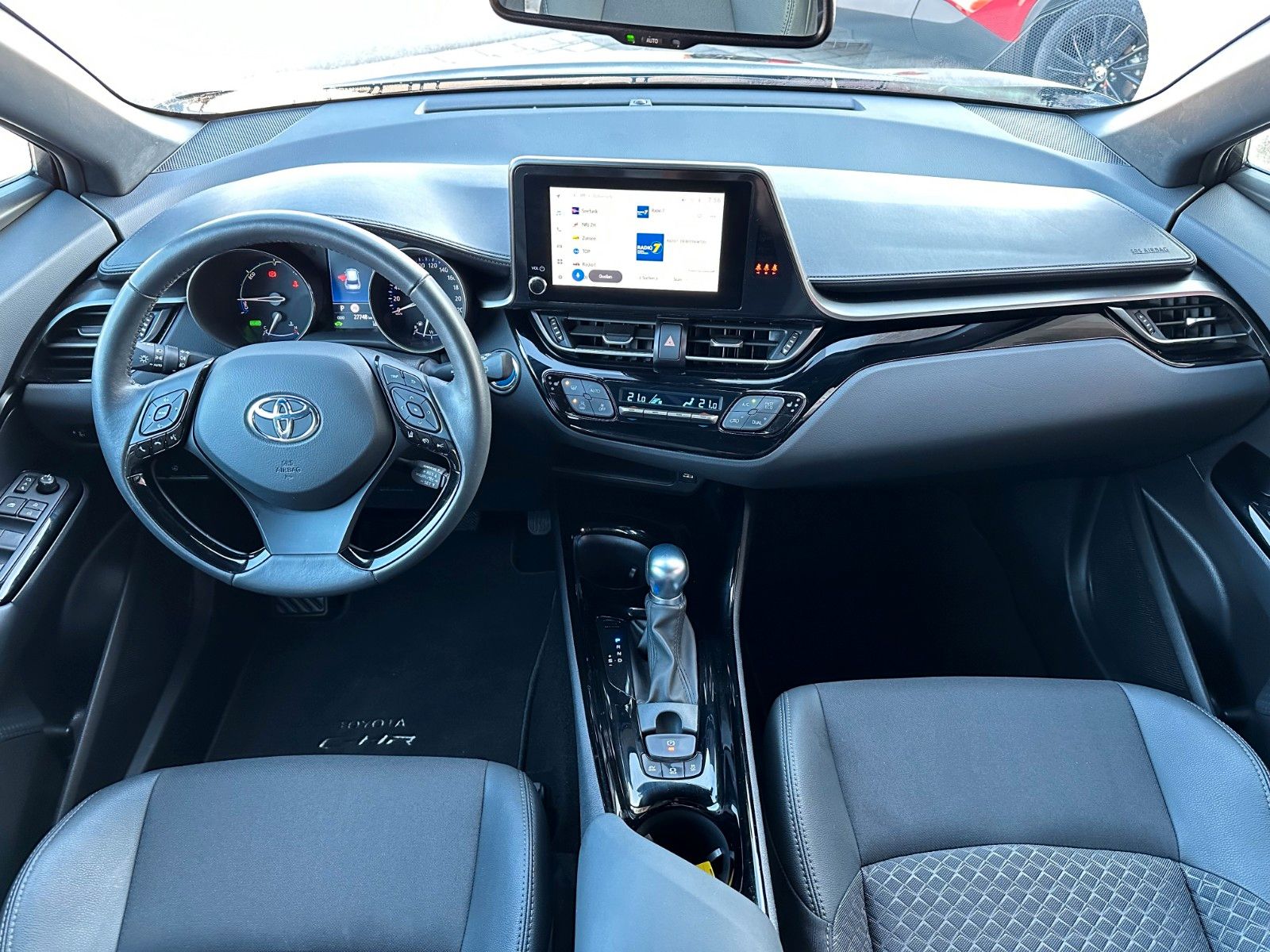 Toyota C-HR 2.0 Hybrid - Samsaru's Car Outlet