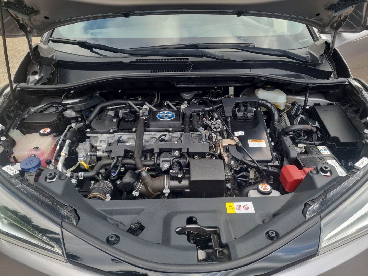 Toyota C-HR Hybrid Business Edition - Samsaru's Car Outlet