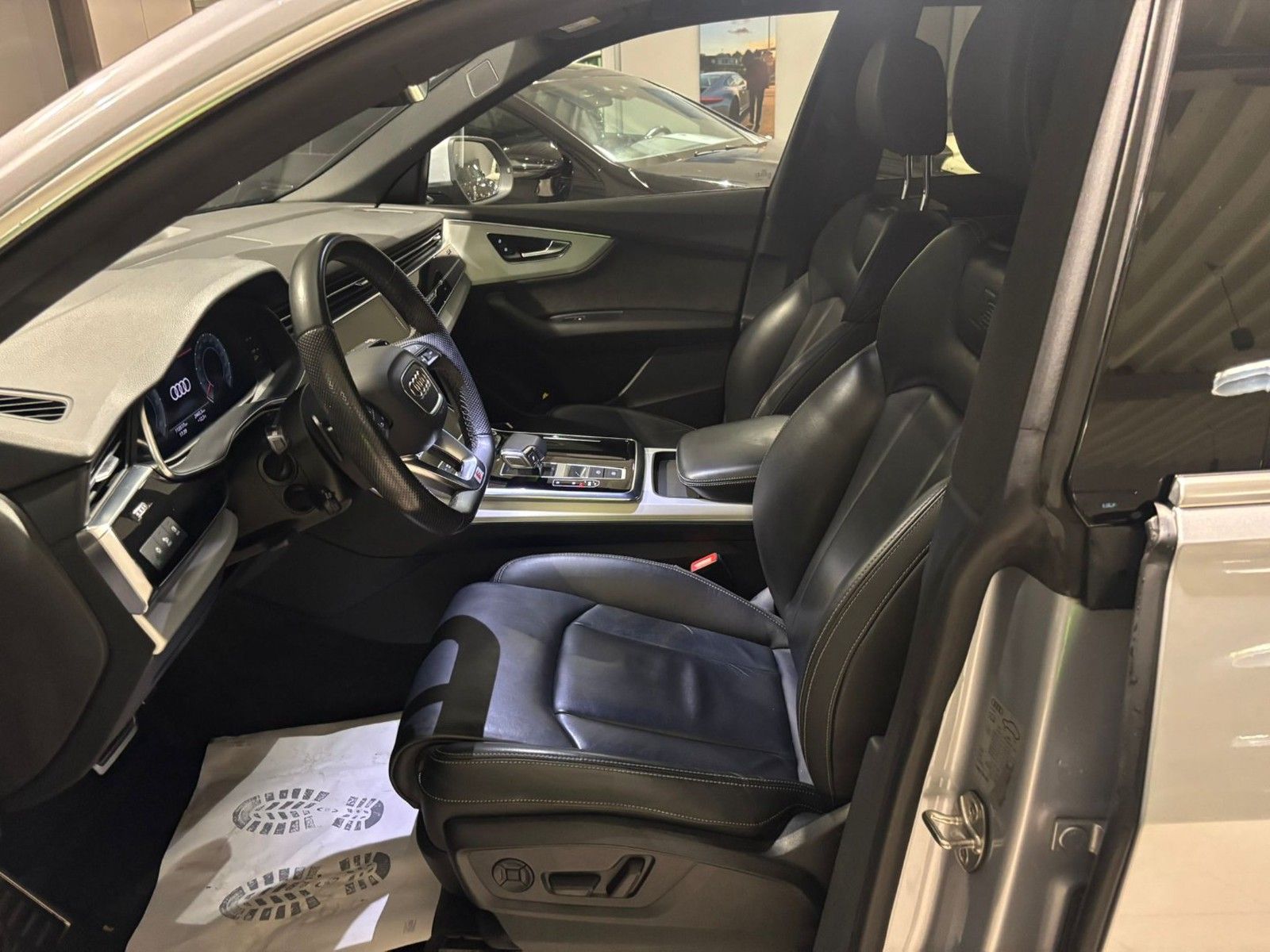 Audi Q8 50 TDI quattro S-LINE*AHK/STANDHEIZ.*