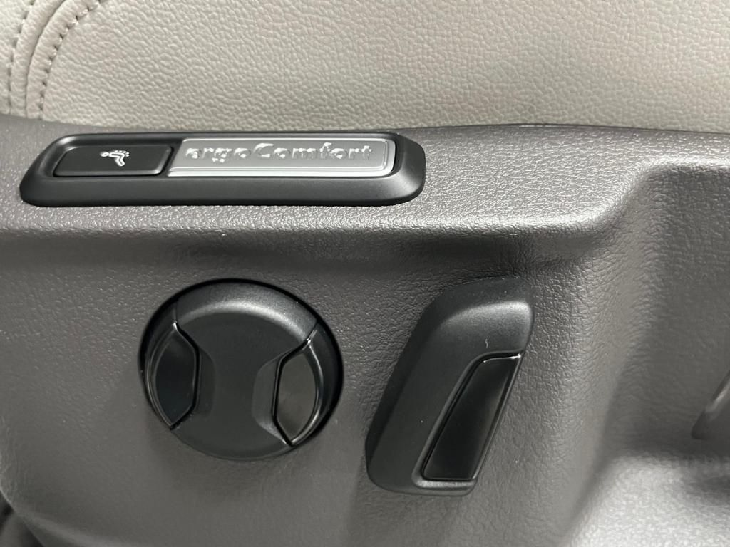 Volkswagen Passat 2.0 TSi R-line DSG - Samsaru's Car Outlet