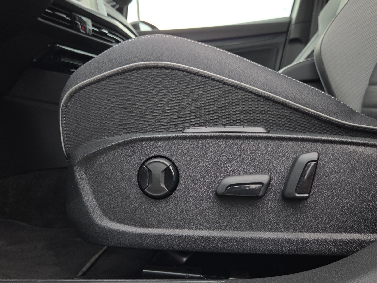 Volkswagen Golf VIII 2.0 TDI GTD Black Style* Navi*AHK*IQ-L