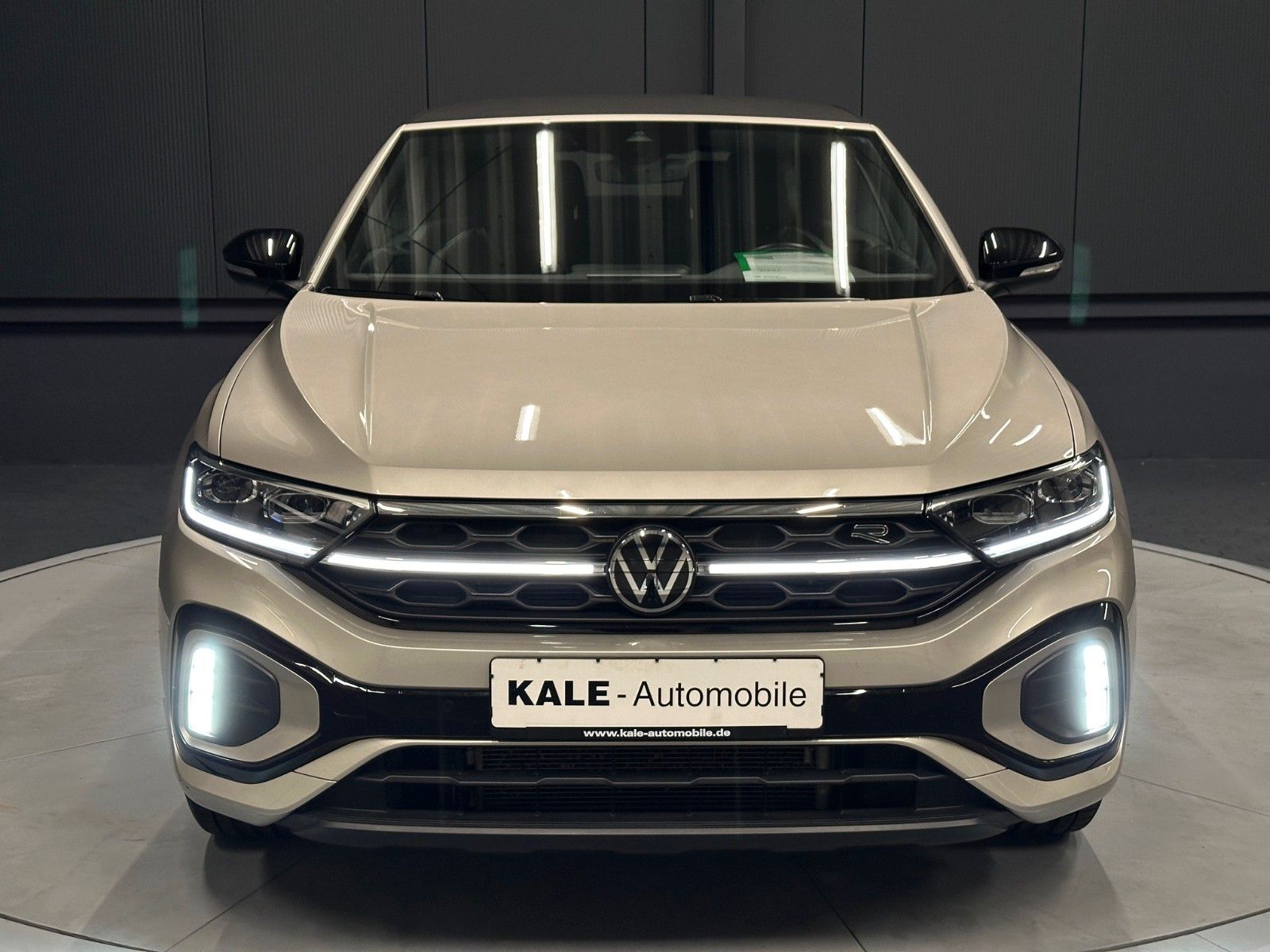 Volkswagen T-Roc R-Line Black - Samsaru's Car Outlet