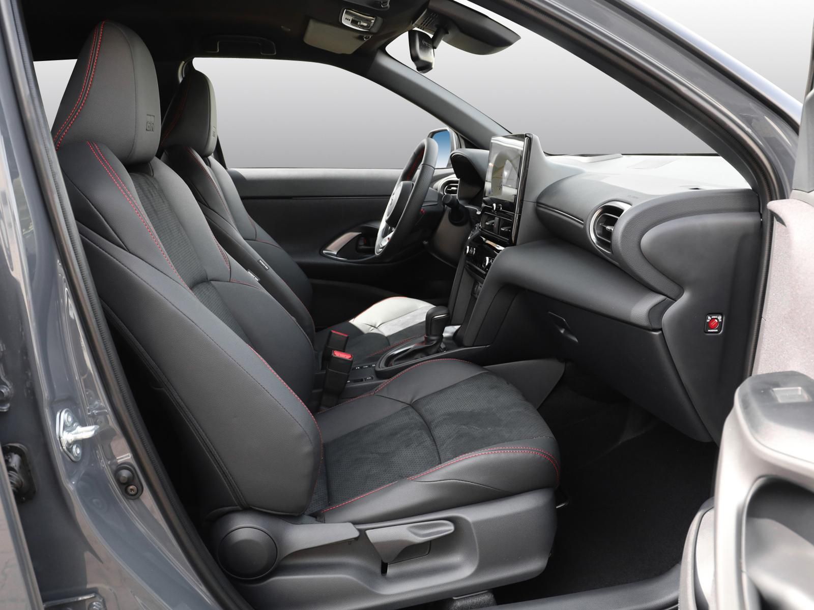 Toyota Yaris Cross 1.5 Hybrid GR Sport NAVI SHZ PDC