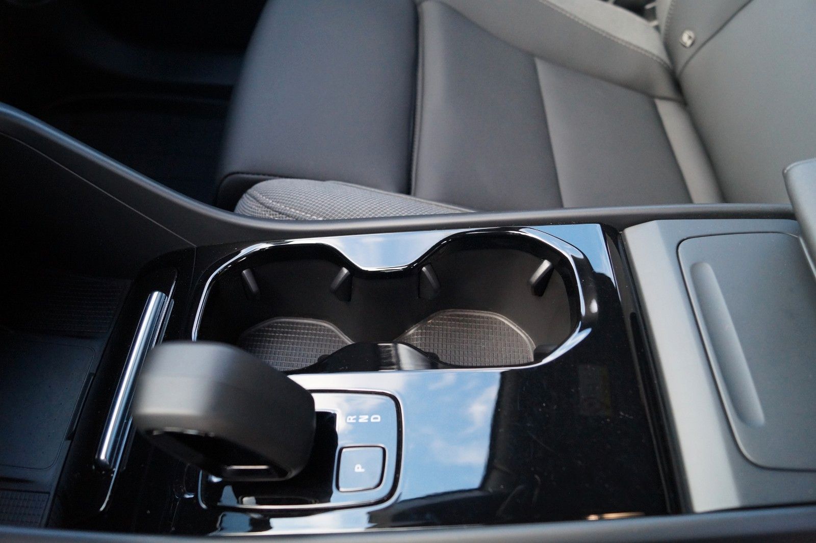 Volvo XC40 Recharge Single 2WD Plus Aut./AHK/Microtech