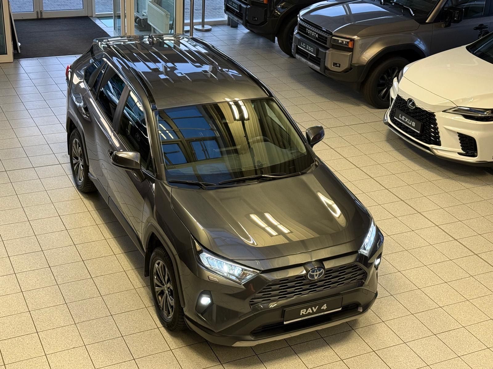 Toyota RAV 4 HYBRID 4x4 - Samsaru's Car Outlet