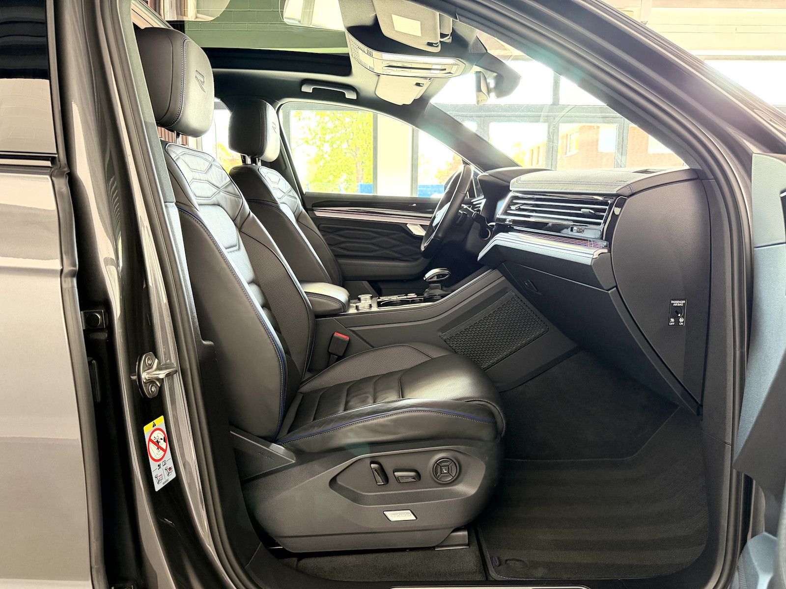 Volkswagen Touareg R 3.0TSI*BlackStyle*Pano*AHK*HUD*IQ*