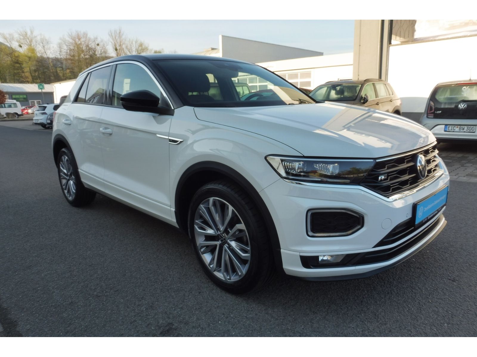 Volkswagen T-ROC Sport 1.5 TSI - Samsaru's Car Outlet