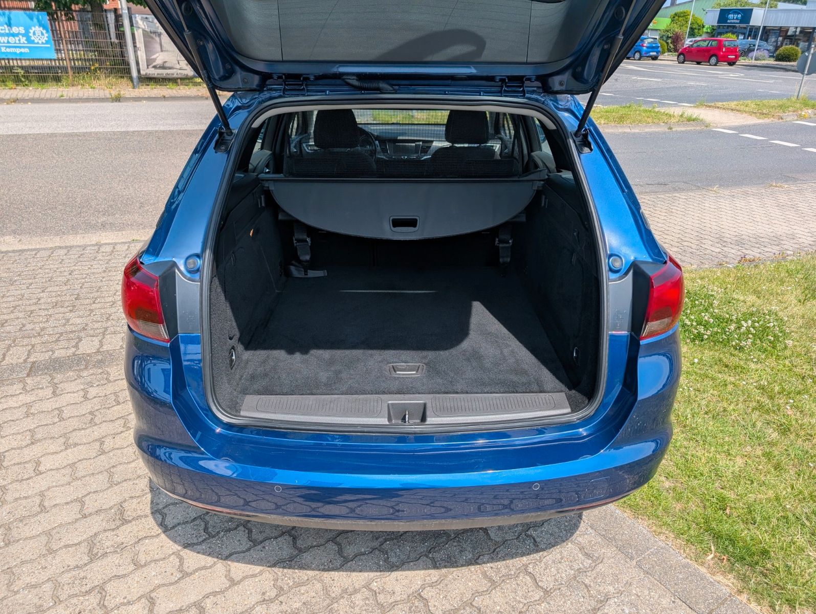 Opel Astra K Sports Tourer Business - Samsaru's Car Outlet