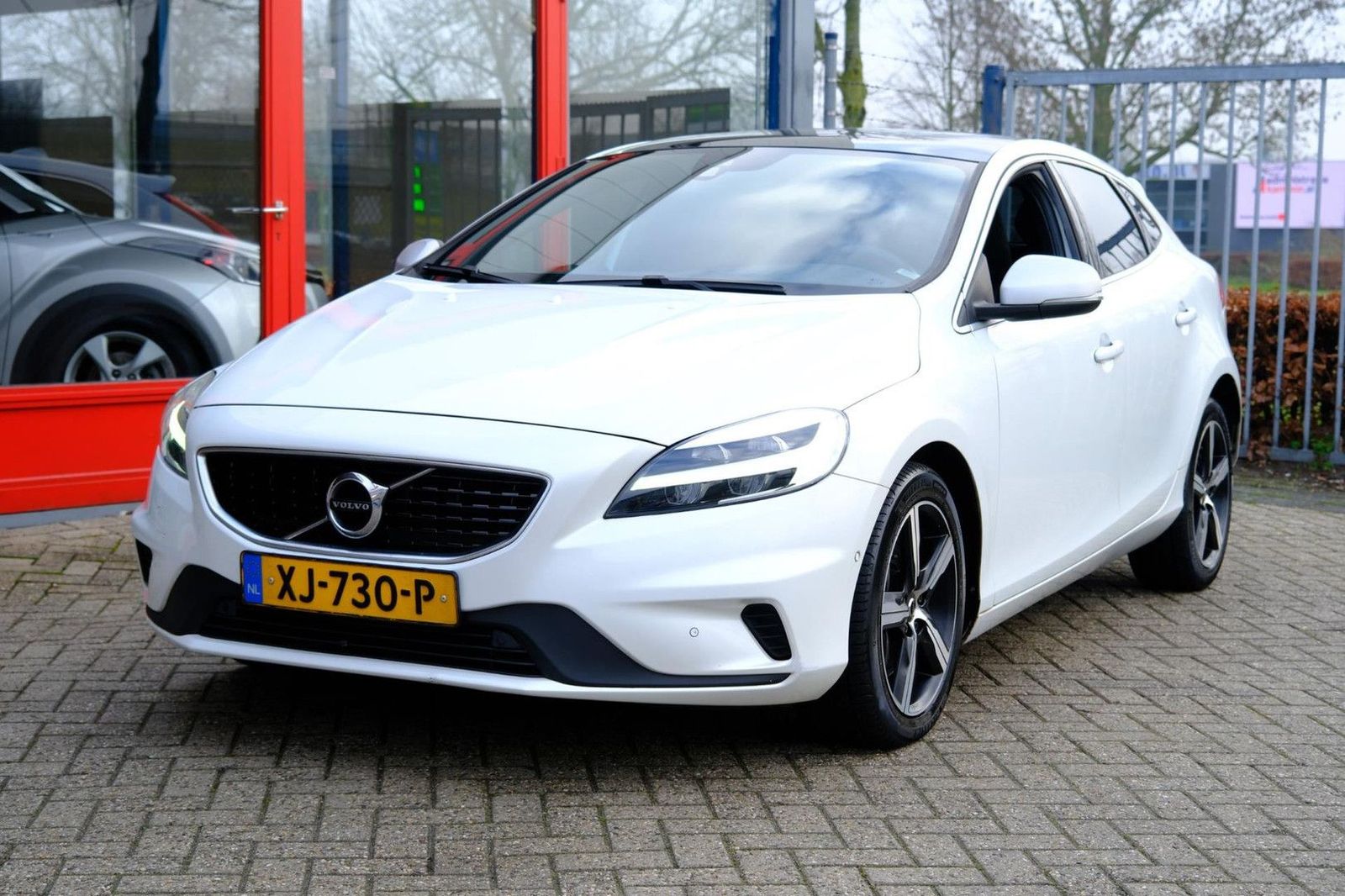 Volvo V40 1.5 T3 Polar+ Sport Aut. Pano|Leder-Alcant|C