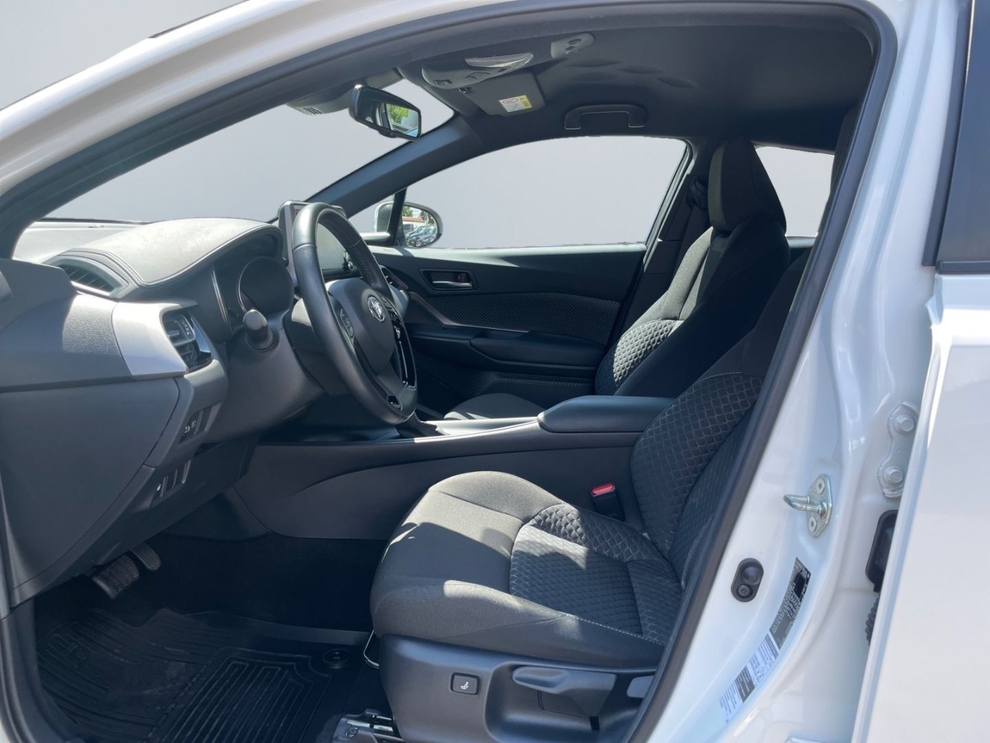 Toyota C-HR 1.8 Hybrid Flow - Samsaru's Car Outlet