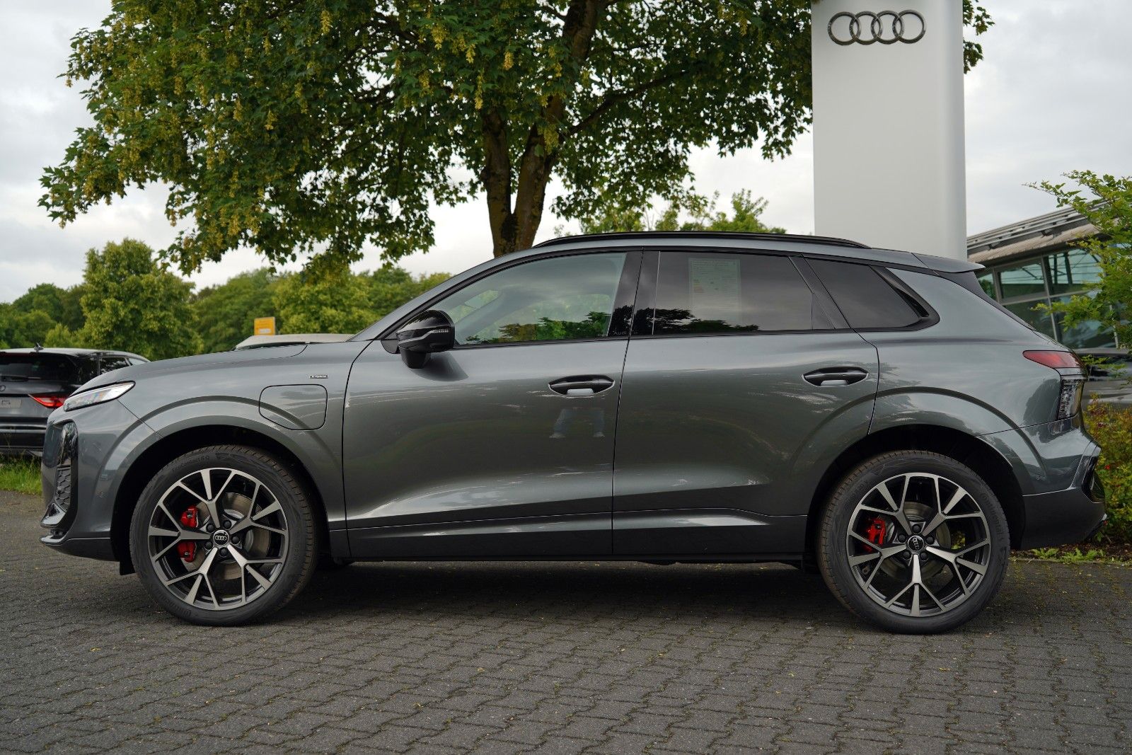 Audi Q3 SUV e-hybrid AHK S-LINE PANO TECH PRO MATRIX