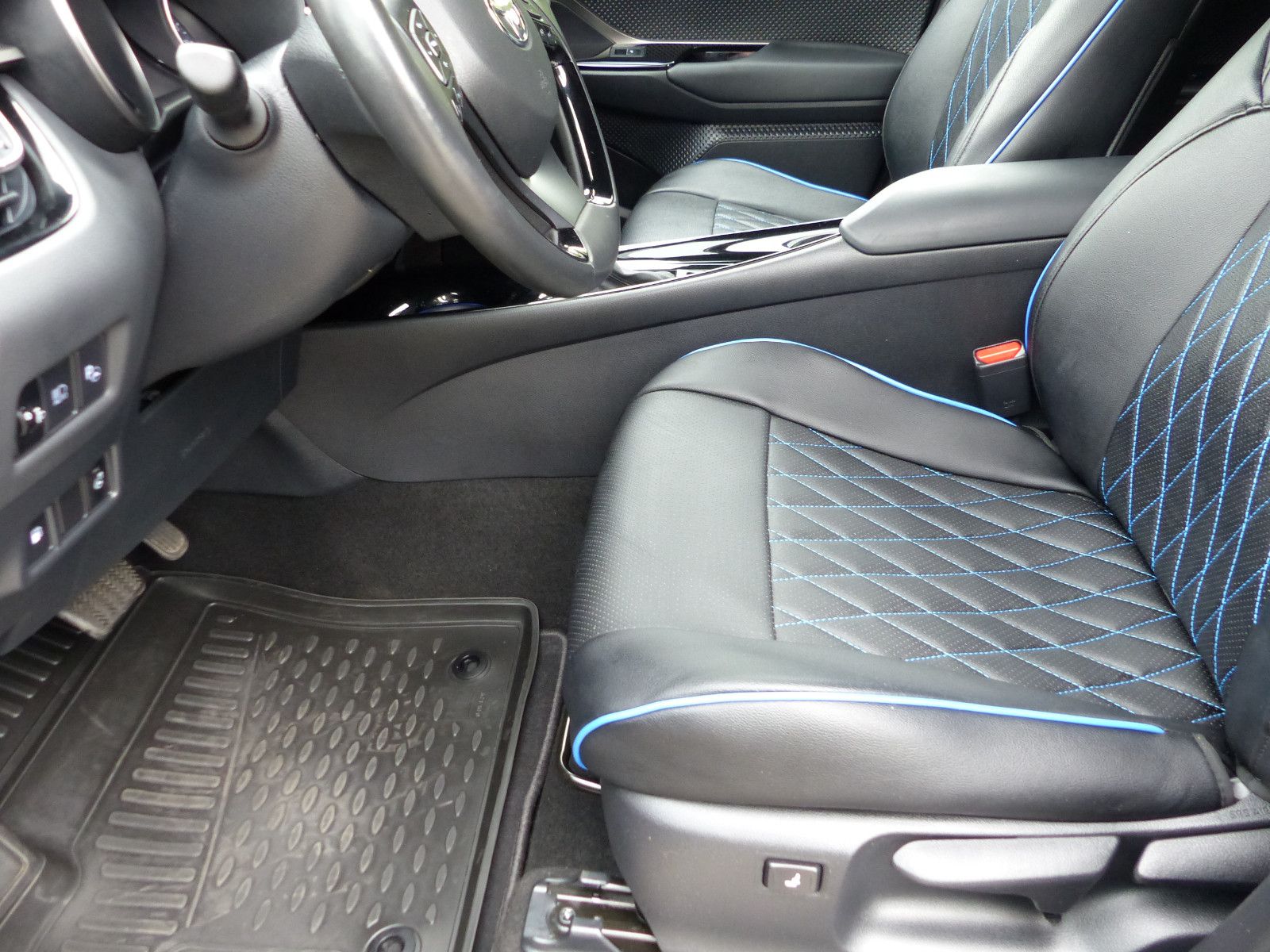 Toyota C-HR 1.8 VVT-i Hybrid Club - Samsaru's Car Outlet